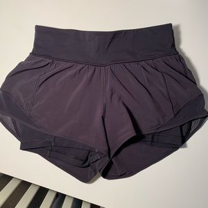 Lululemon Hotty Hot short 2.5” WITH SPANDEX